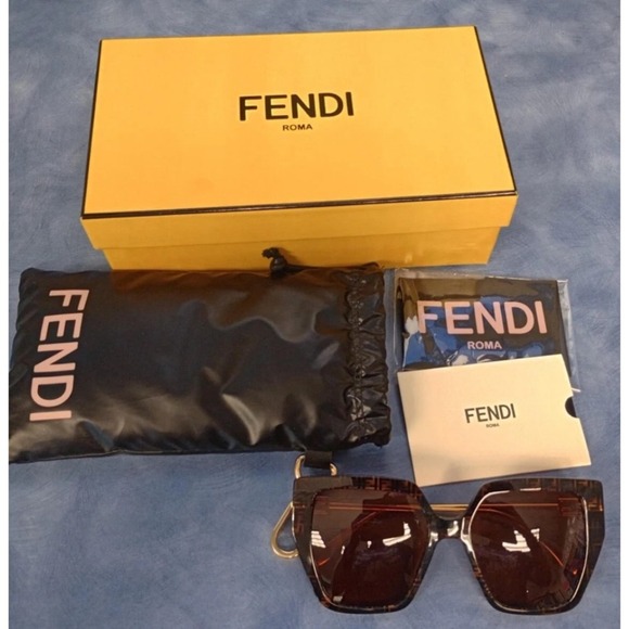 Fendi FF Vertigo Square Sunglasses Tortoiseshell‎ Brown Gradient Gold Accents main image 8